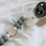 Chewies&more - Silicone Pacifier Teething Clip - Leaf